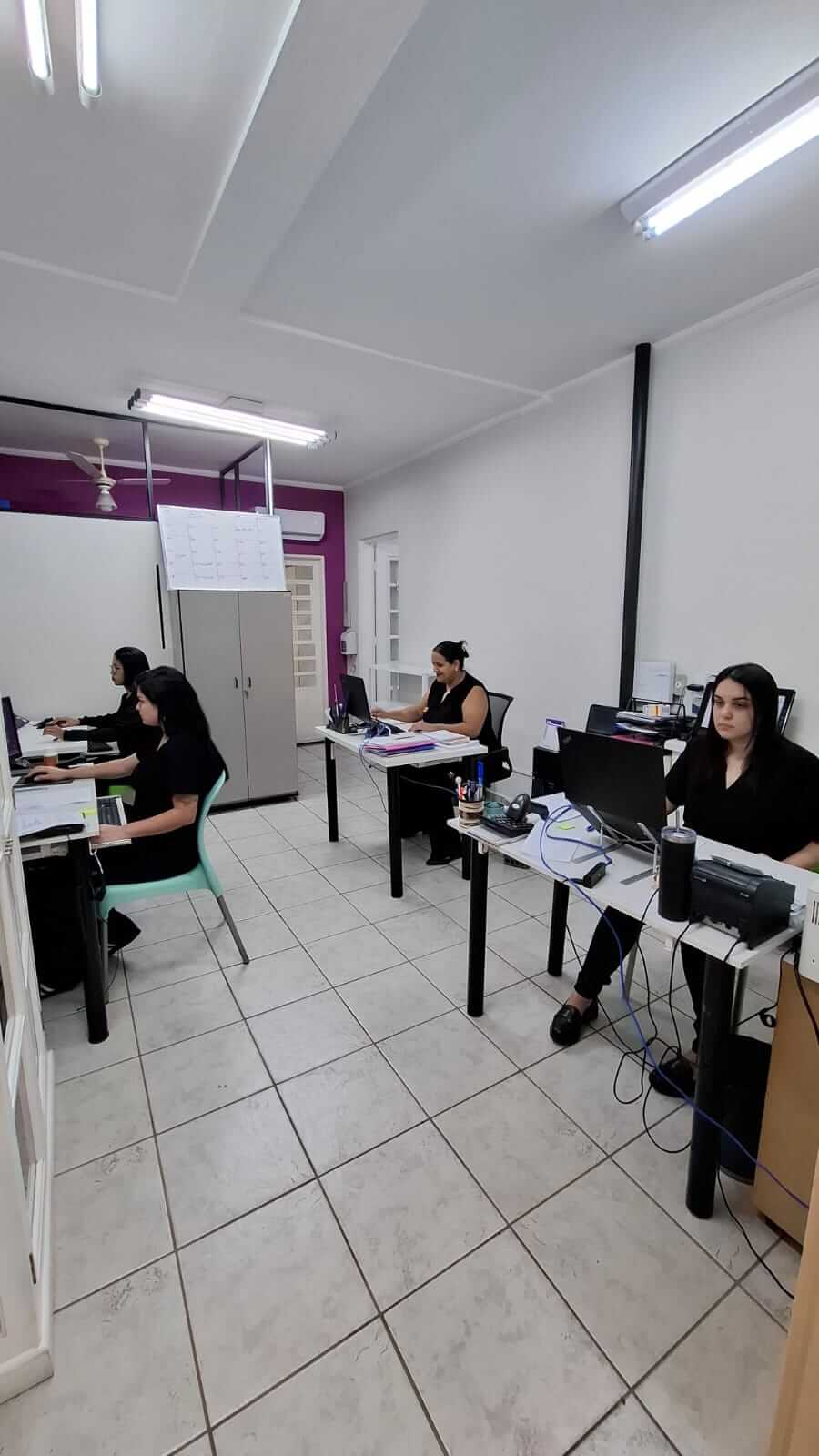 EQUIPE - FARMÁCIA FÓRMULA VIVA - MANIPUALAÇÃO HUMANA E VETERINÁRIA