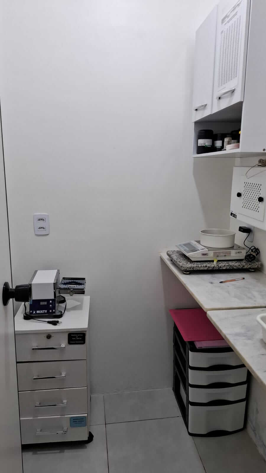 FARMÁCIA DE MANIPULAÇÃO HUMANA E VETERINÁRIA